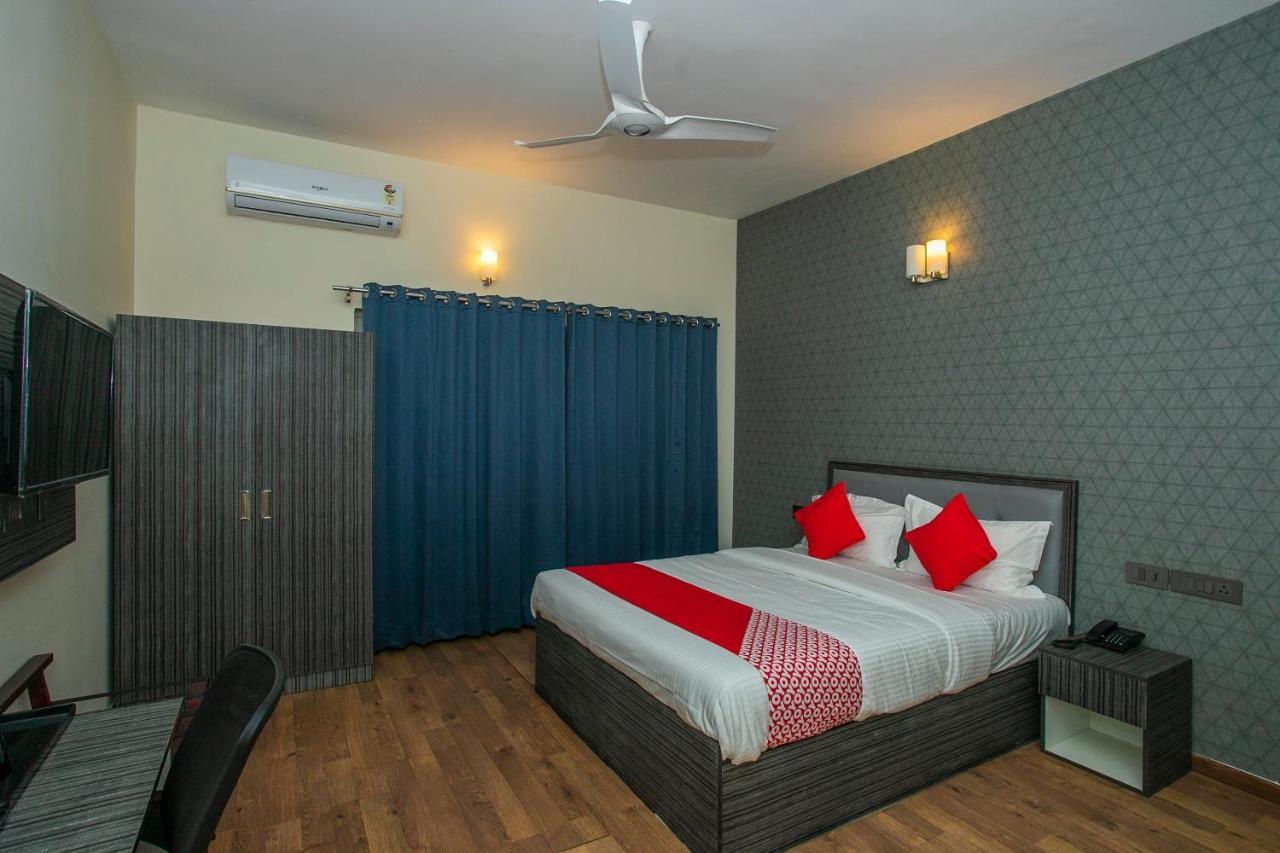 Collection O Premium Eden Au Lac Near Sri Someshwara Swami Temple Bangalore Exterior photo