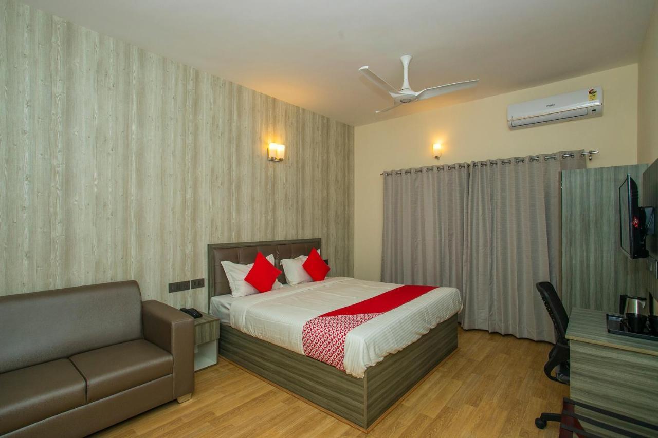 Collection O Premium Eden Au Lac Near Sri Someshwara Swami Temple Bangalore Exterior photo