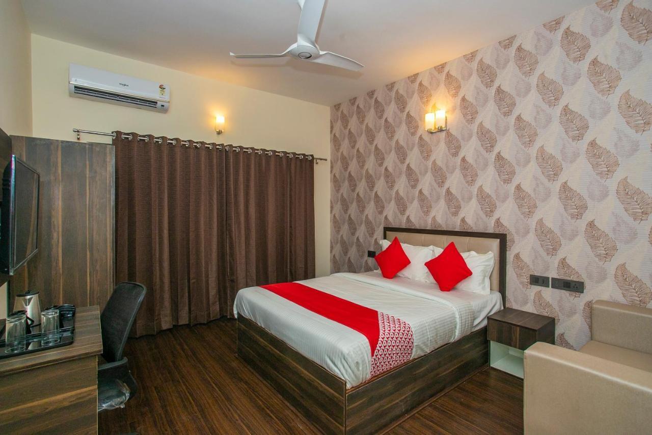 Collection O Premium Eden Au Lac Near Sri Someshwara Swami Temple Bangalore Exterior photo