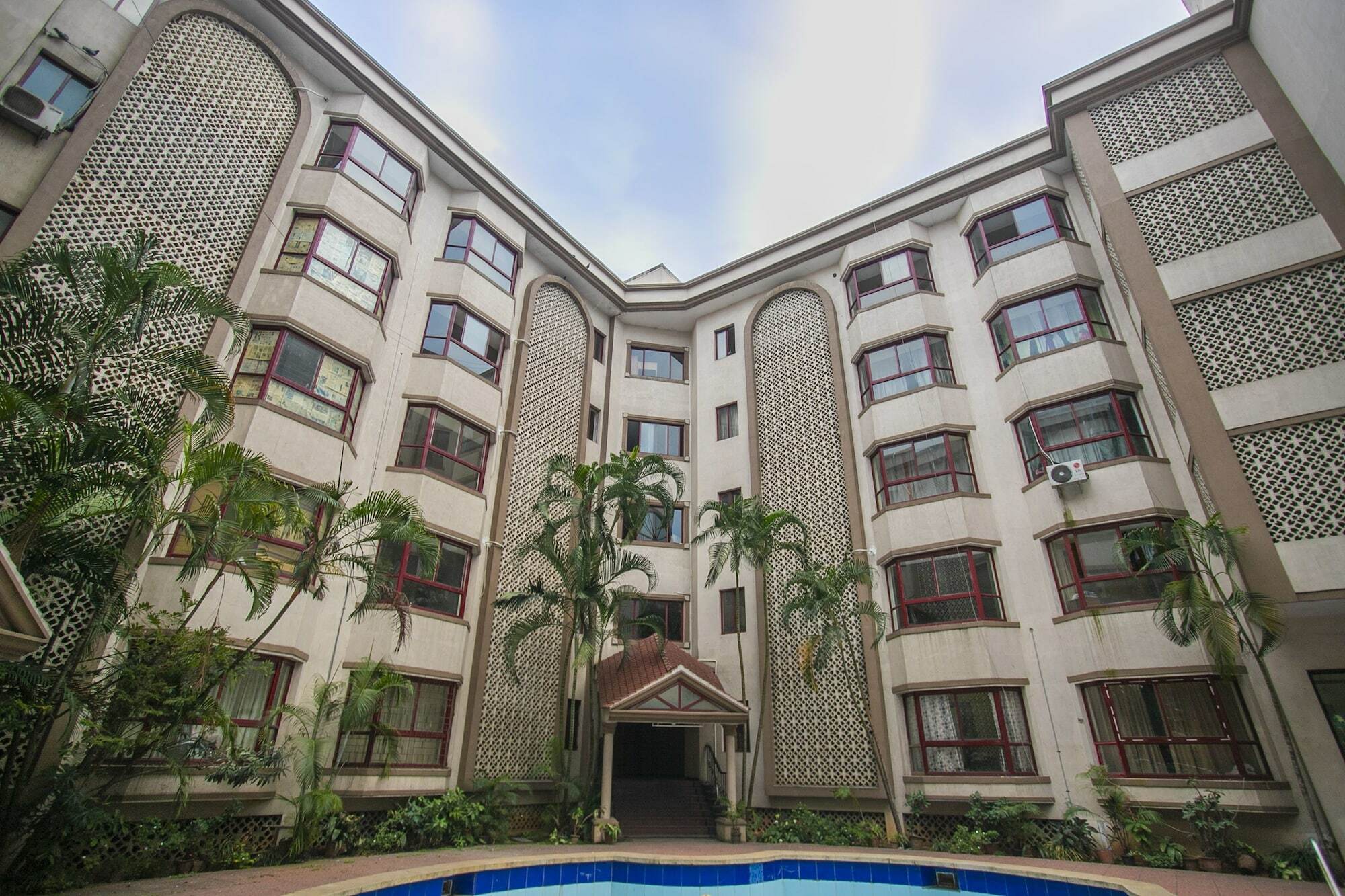 Collection O Premium Eden Au Lac Near Sri Someshwara Swami Temple Bangalore Exterior photo